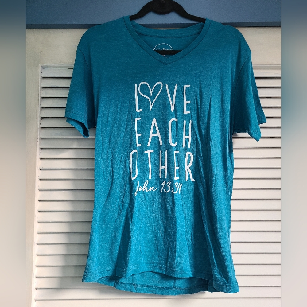 Jane Marie "Love each other" Bible verse printed t-shirt size Medium